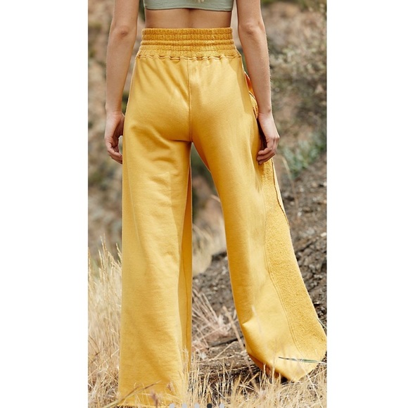 NEW! FP MOVEMENT upbeat wide leg pants - Picture 4 of 12